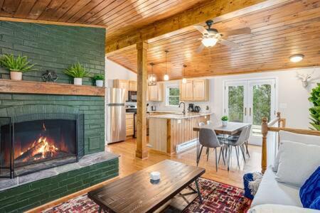 Harpers Ferry Cabin Hot Tub, Deck, Fire Pit, Wifi Εξωτερικό φωτογραφία