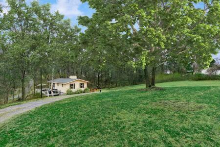 Harpers Ferry Cabin Hot Tub, Deck, Fire Pit, Wifi Εξωτερικό φωτογραφία