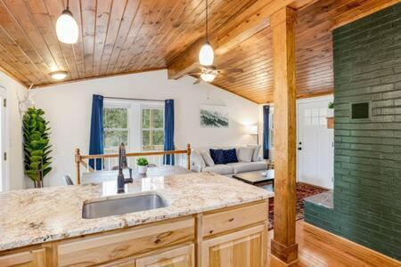 Harpers Ferry Cabin Hot Tub, Deck, Fire Pit, Wifi Εξωτερικό φωτογραφία